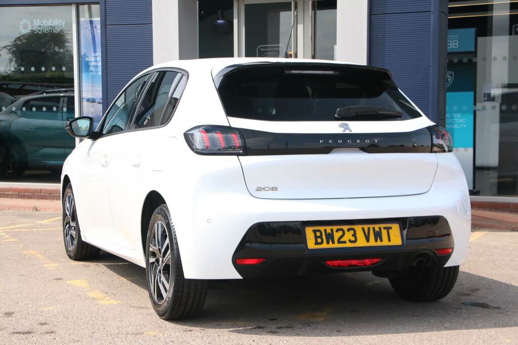 Peugeot 208 1.2 Puretech 100 Allure Premium BW23VWT White #2