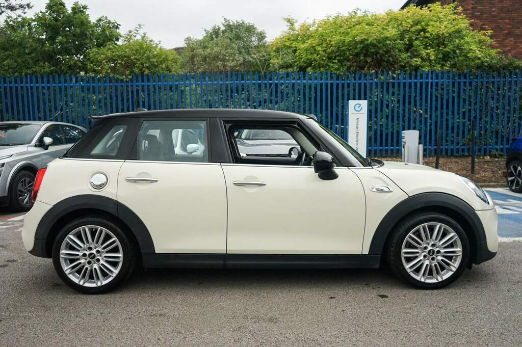 Mini Hatch 5-Door Hatch Cooper S VX68XEB White #4