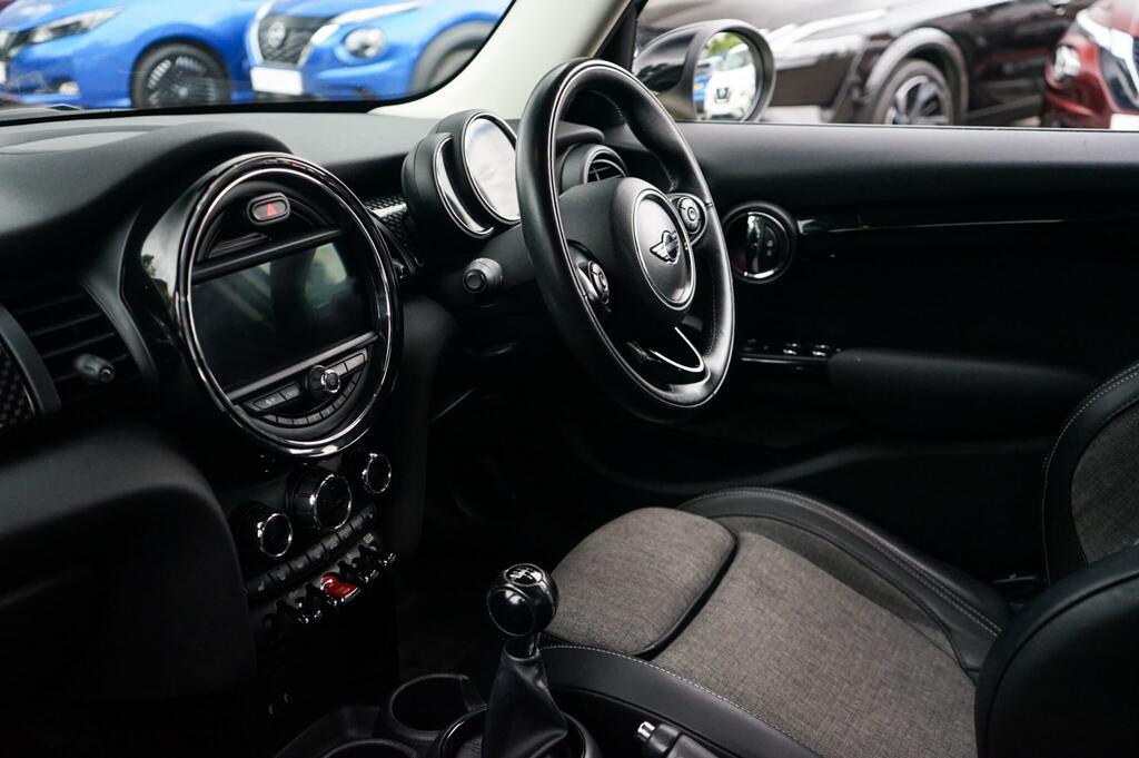 Mini Hatch 5-Door Hatch Cooper S VX68XEB White #2