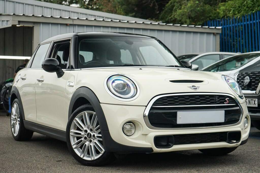 Mini Hatch 5-Door Hatch Cooper S VX68XEB White