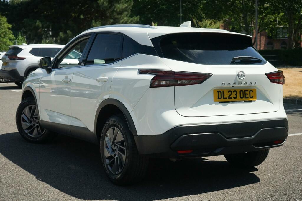Nissan Qashqai 1.3 Dig-t Mh 158 Acenta Premium DL23OEC White #3