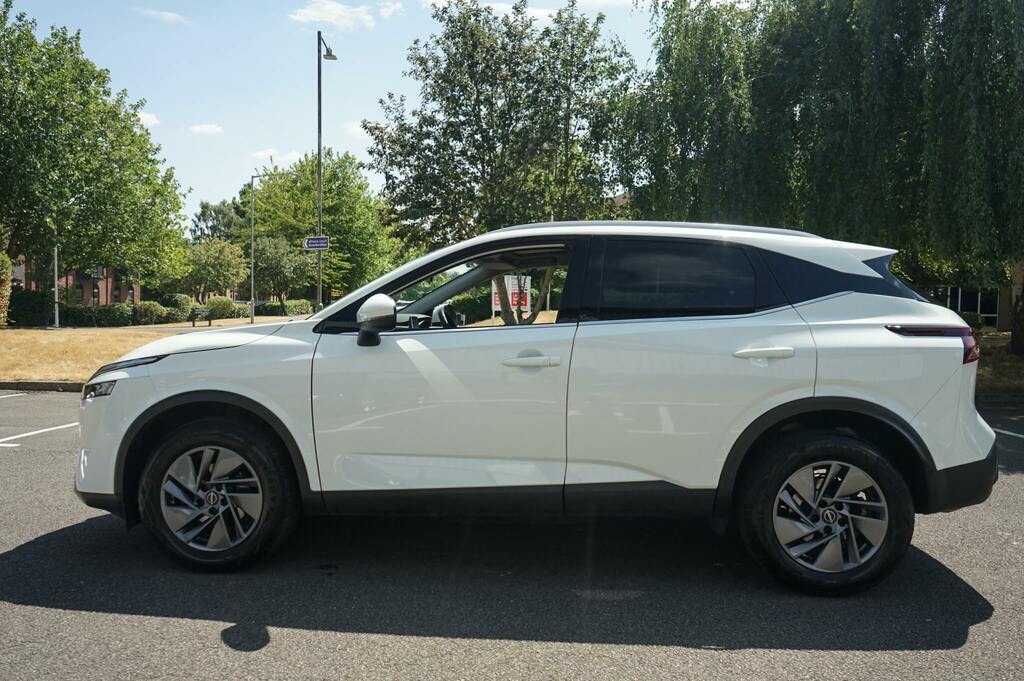 Nissan Qashqai 1.3 Dig-t Mh 158 Acenta Premium DL23OEC White #4