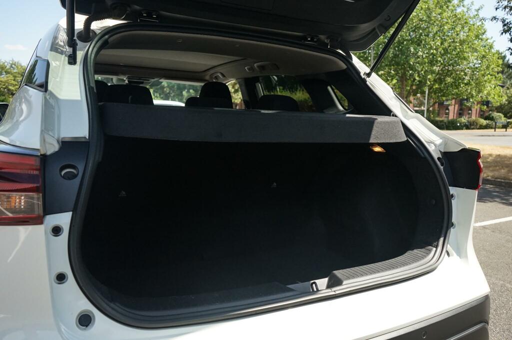 Nissan Qashqai 1.3 Dig-t Mh 158 Acenta Premium DL23OEC White #6