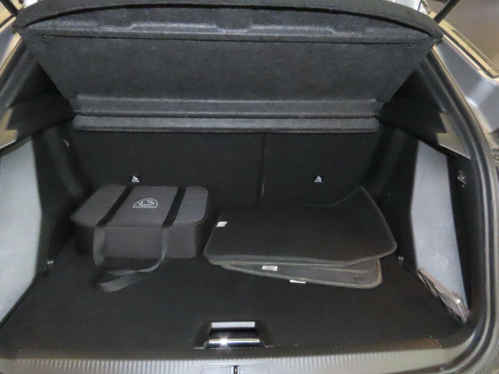 Peugeot e-2008 Gt Black #7