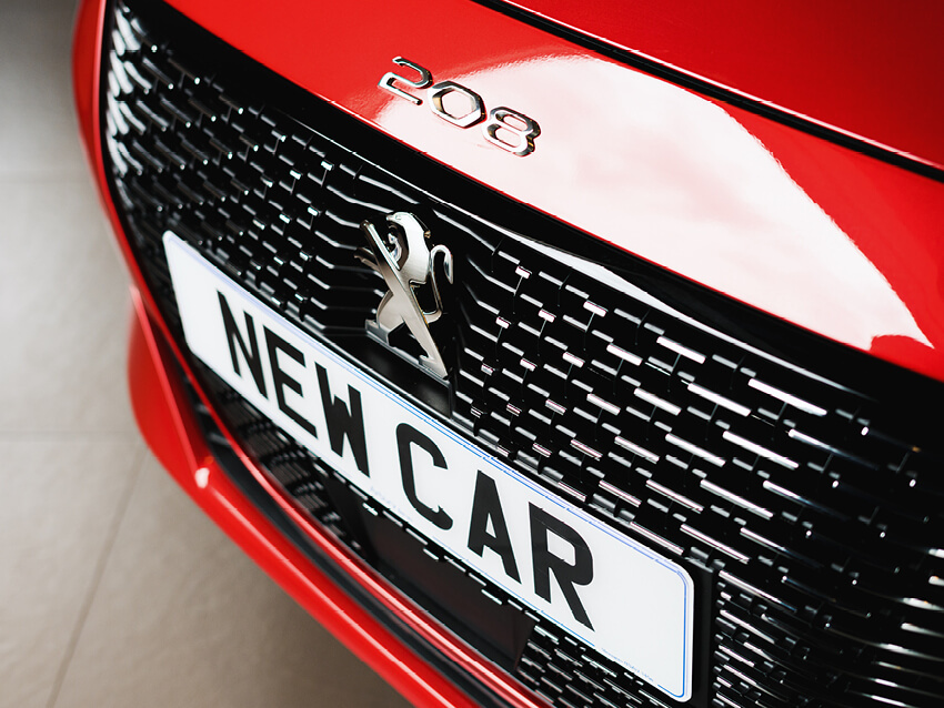 Peugeot e-208 Hatchback White #17