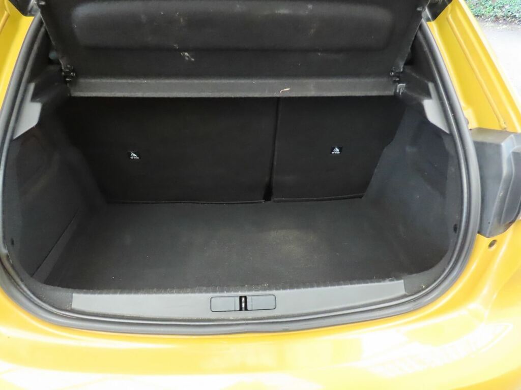 Peugeot e-208 Hatchback Black #7