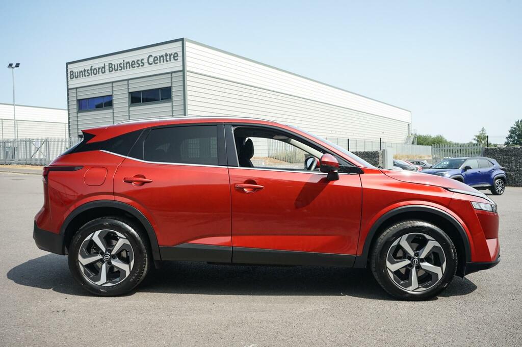 Nissan Qashqai 1.3 Dig-t Mh N-connecta VN24XFW Red #4
