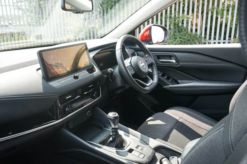Nissan Qashqai 1.3 Dig-t Mh N-connecta VN24XFW Red #2