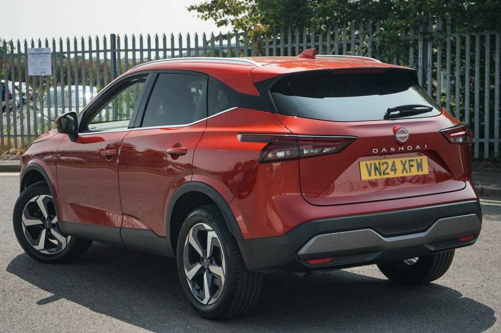 Nissan Qashqai 1.3 Dig-t Mh N-connecta VN24XFW Red #3