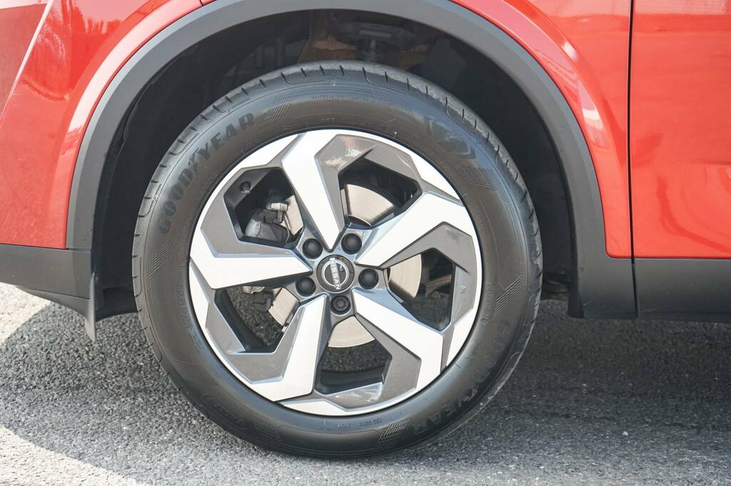 Nissan Qashqai 1.3 Dig-t Mh N-connecta VN24XFW Red #5