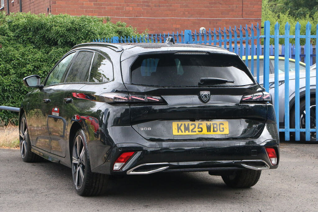 Peugeot 308 1.2 Hybrid 136 Gt E-dsc6 KM25WBG Black #4