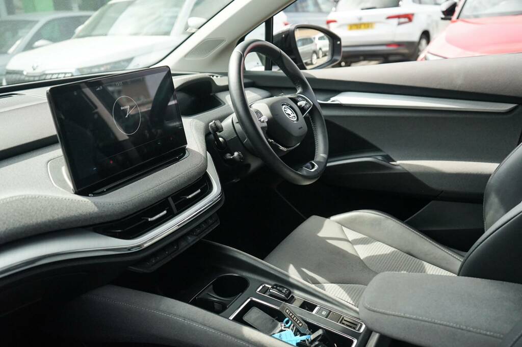 Skoda ENYAQ 132Kw 60 Ecosuite 62Kwh 120Kw Black #2