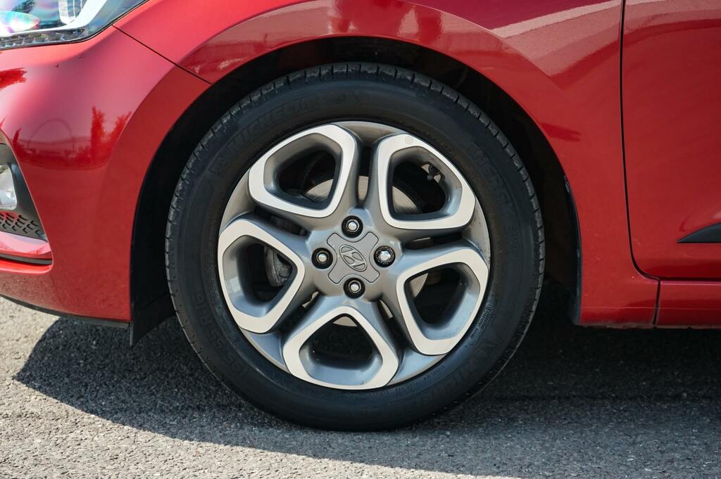 Hyundai I20 1.2 Mpi Premium Nav Red #5