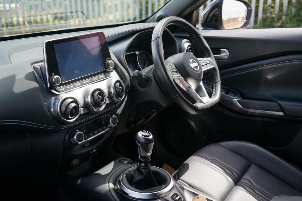 Nissan Juke 1.0 Dig-t 114 Tekna Grey #2