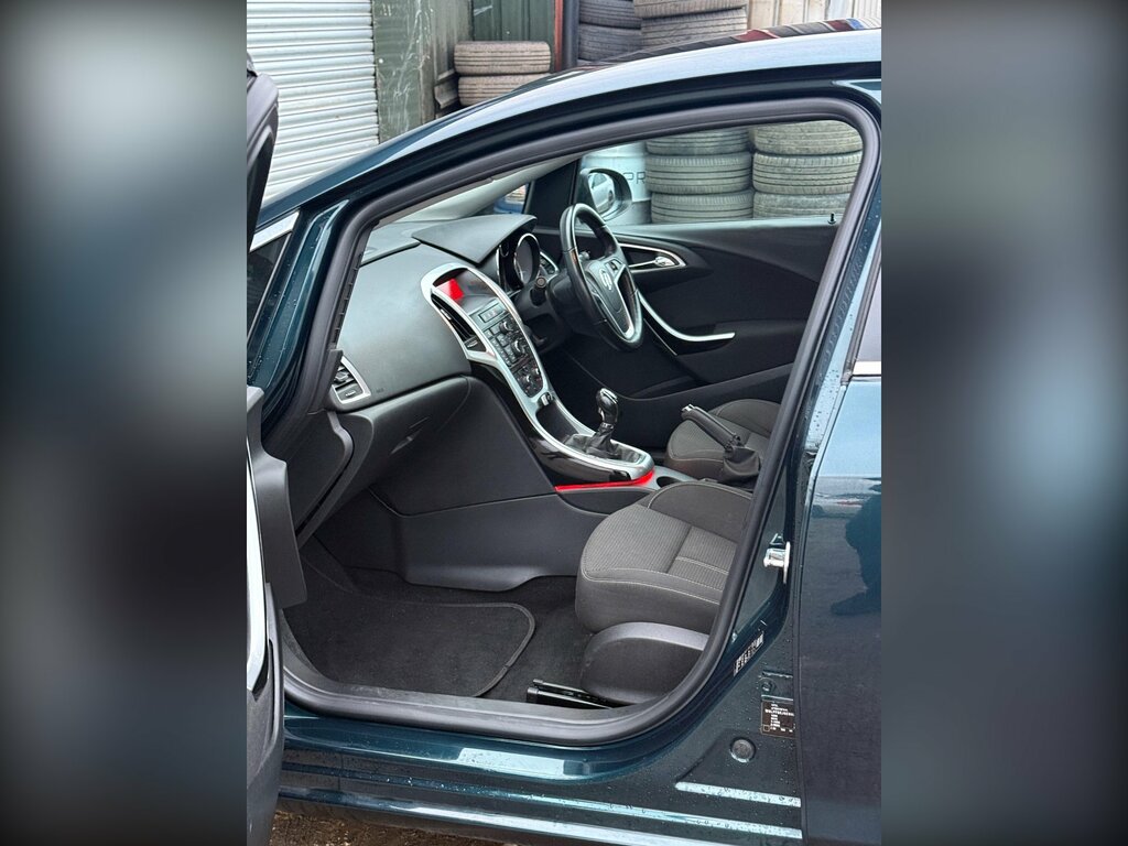 Vauxhall Astra 1.6 16V Elite Sports Tourer Euro 5 Green #46