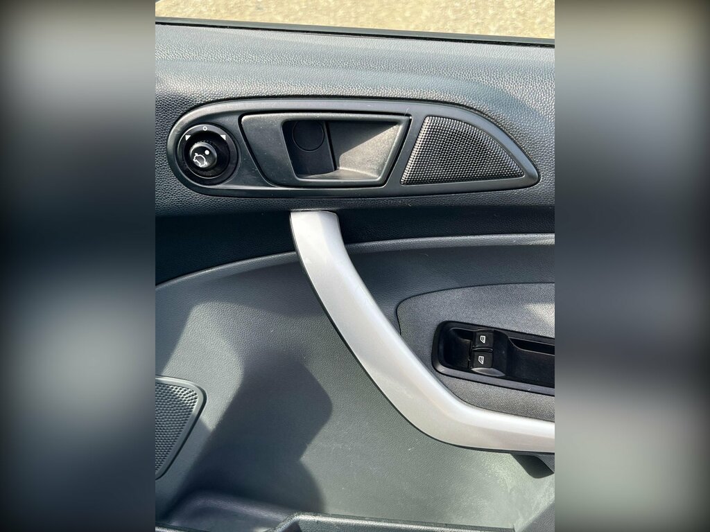 Ford Fiesta 1.25 Zetec Hatchback 133 Gkm, Silver #21