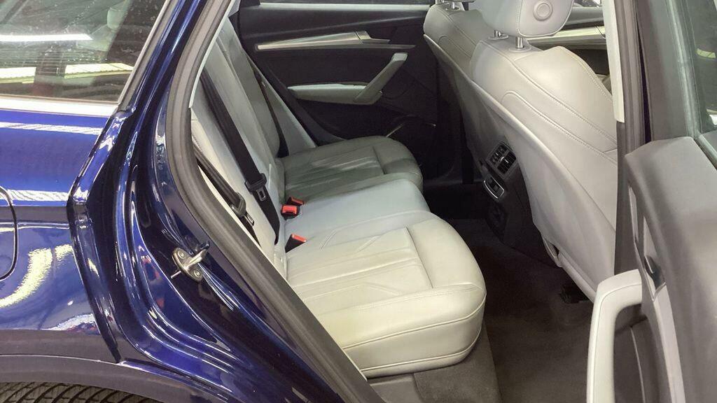Audi Q5 2L Black Edition White #13