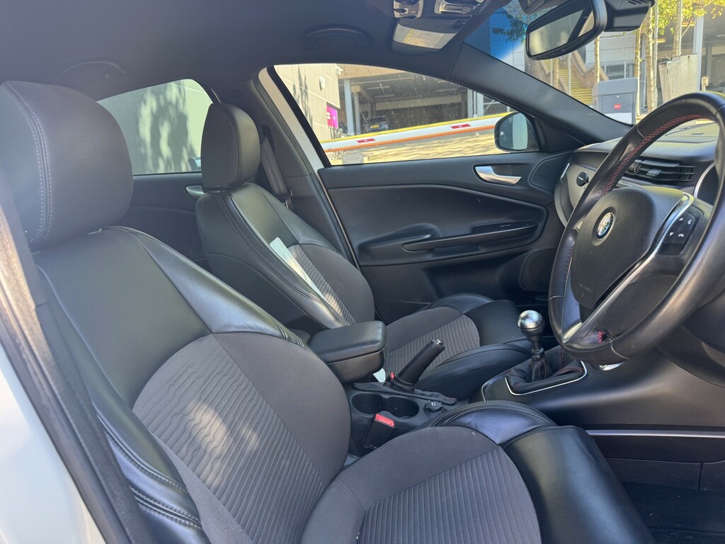 Alfa Romeo Giulietta Hatchback Black #38
