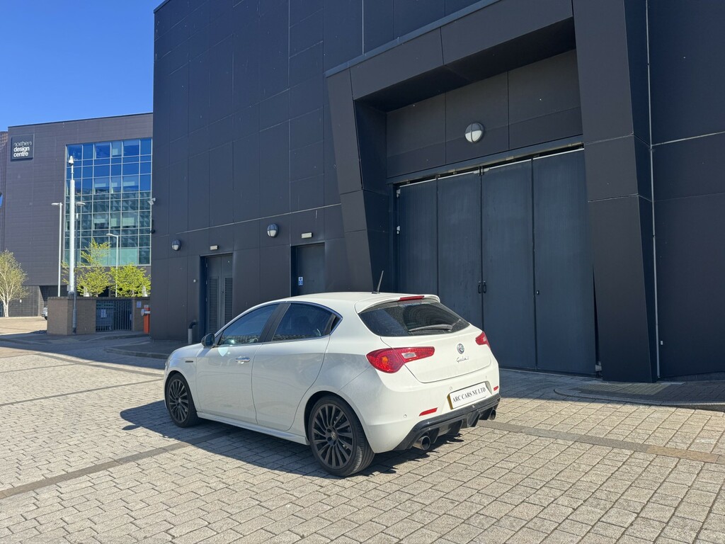 Alfa Romeo Giulietta Hatchback Black #16