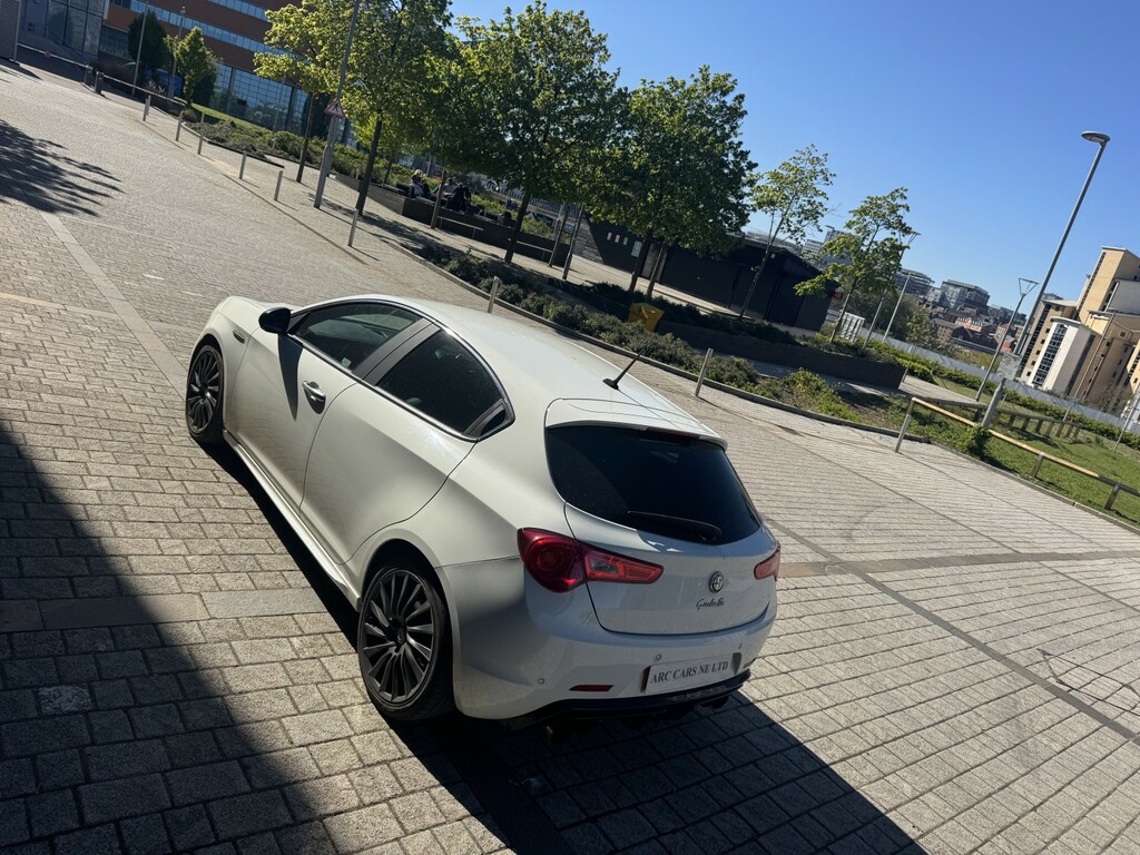 Alfa Romeo Giulietta 1.4 Giulietta 1.4 Tb Multiair 170 Bhp Exclusive White #3