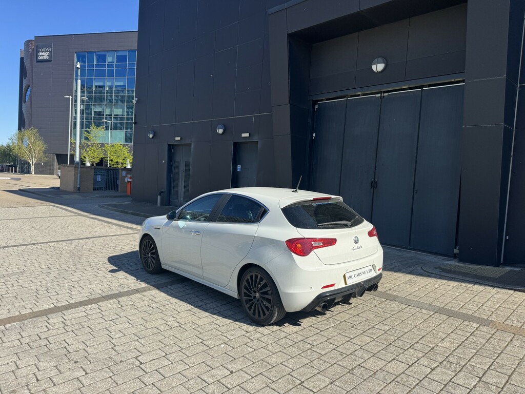 Alfa Romeo Giulietta Hatchback Black #13