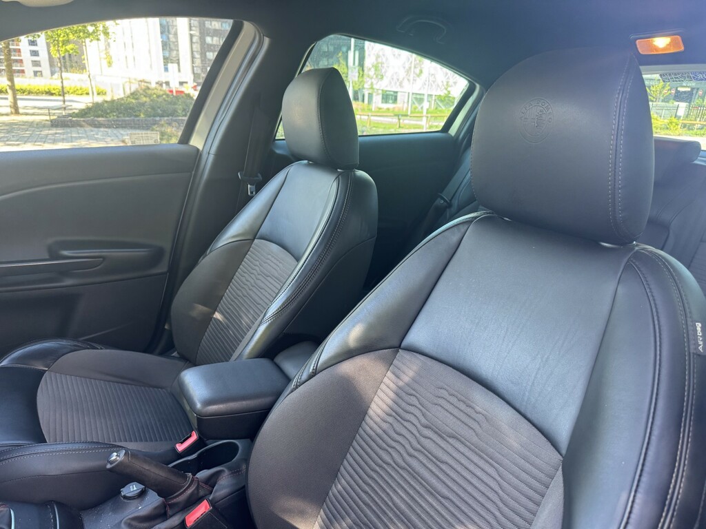 Alfa Romeo Giulietta Hatchback Black #9