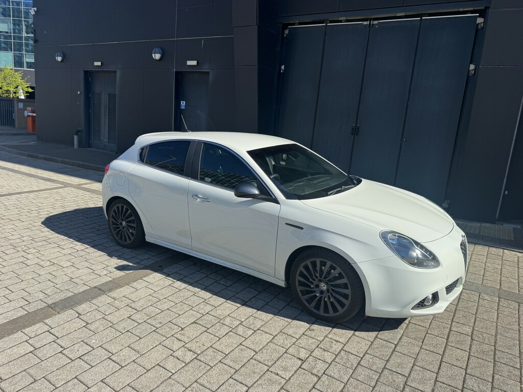 Alfa Romeo Giulietta Hatchback Black #14