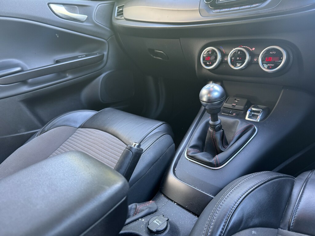 Alfa Romeo Giulietta Hatchback Black #25