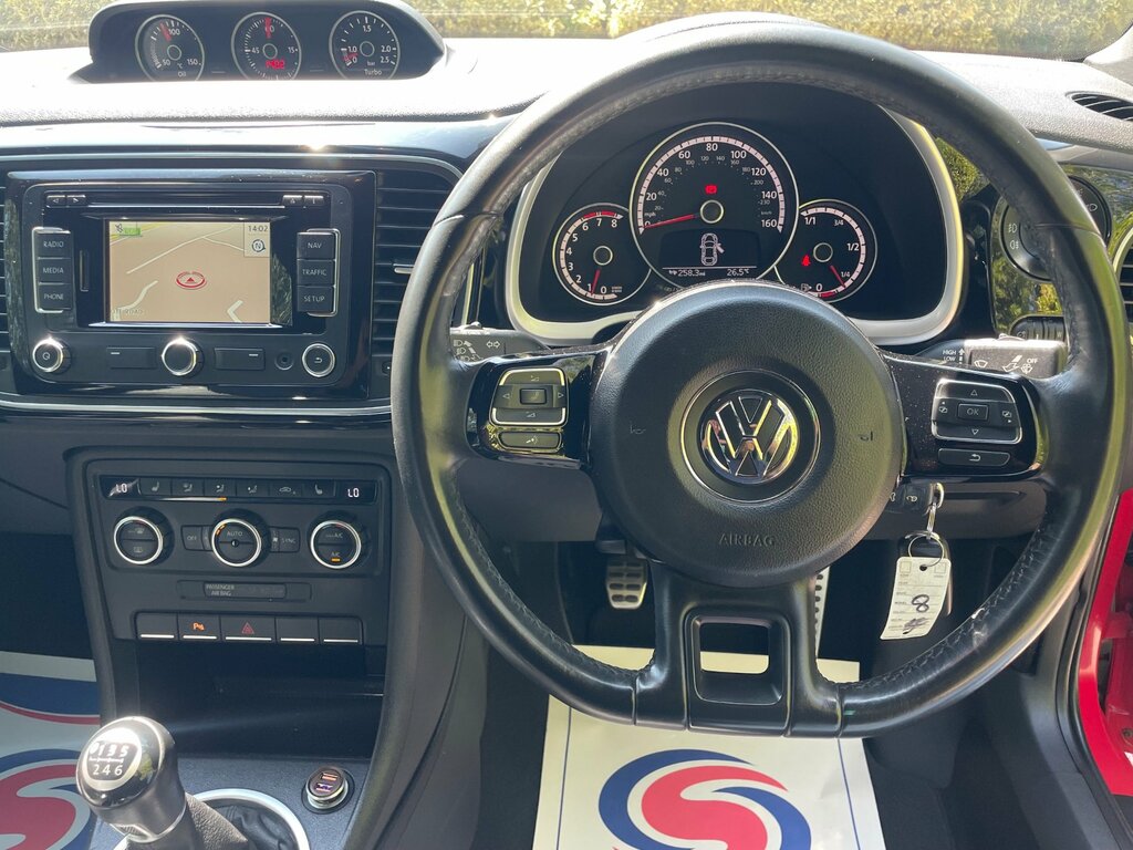 Volkswagen Beetle Hatchback White #32