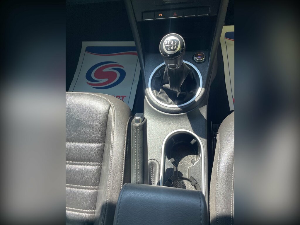 Volkswagen Beetle Hatchback White #34