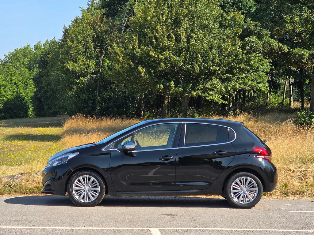 Peugeot 208 1.6 Bluehdi Allure Hatchback Eur Black #4