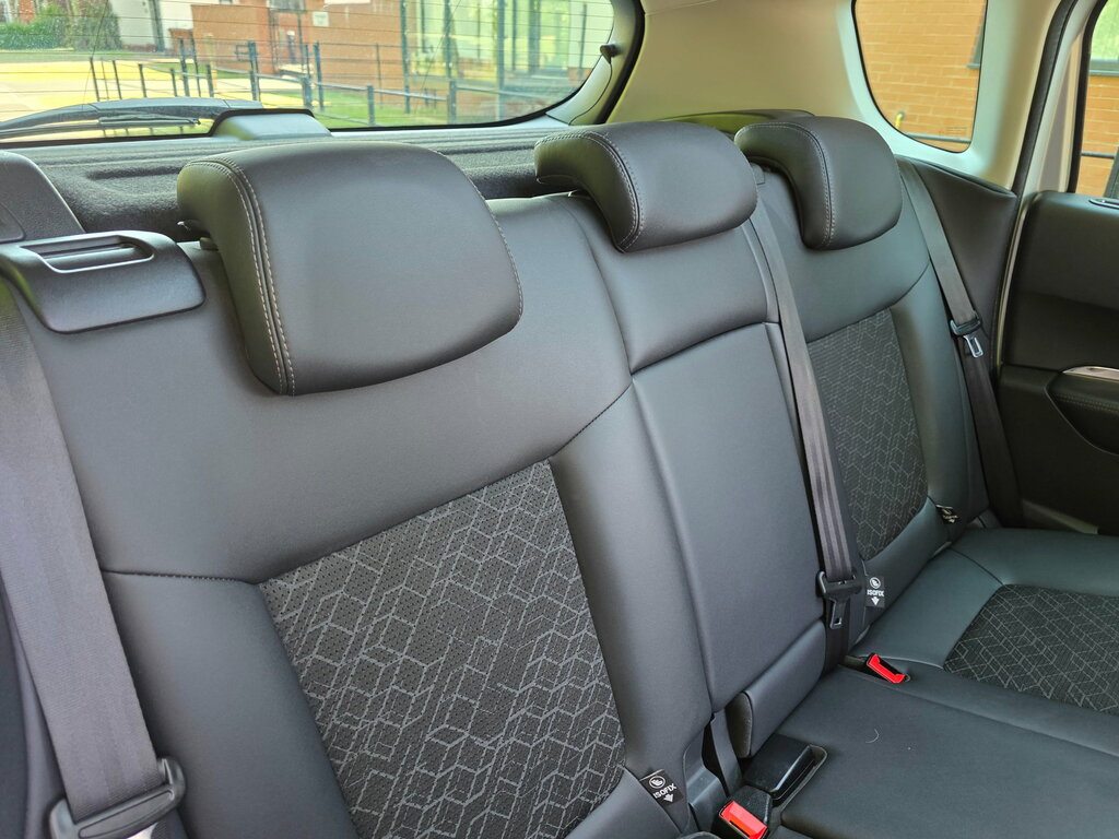 Peugeot 3008 1.6 Hdi Allure Euro 5 Red #16
