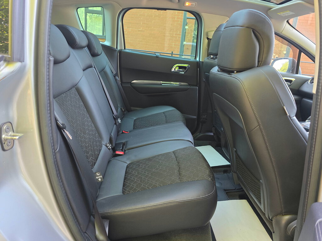Peugeot 3008 1.6 Hdi Allure Euro 5 Red #15