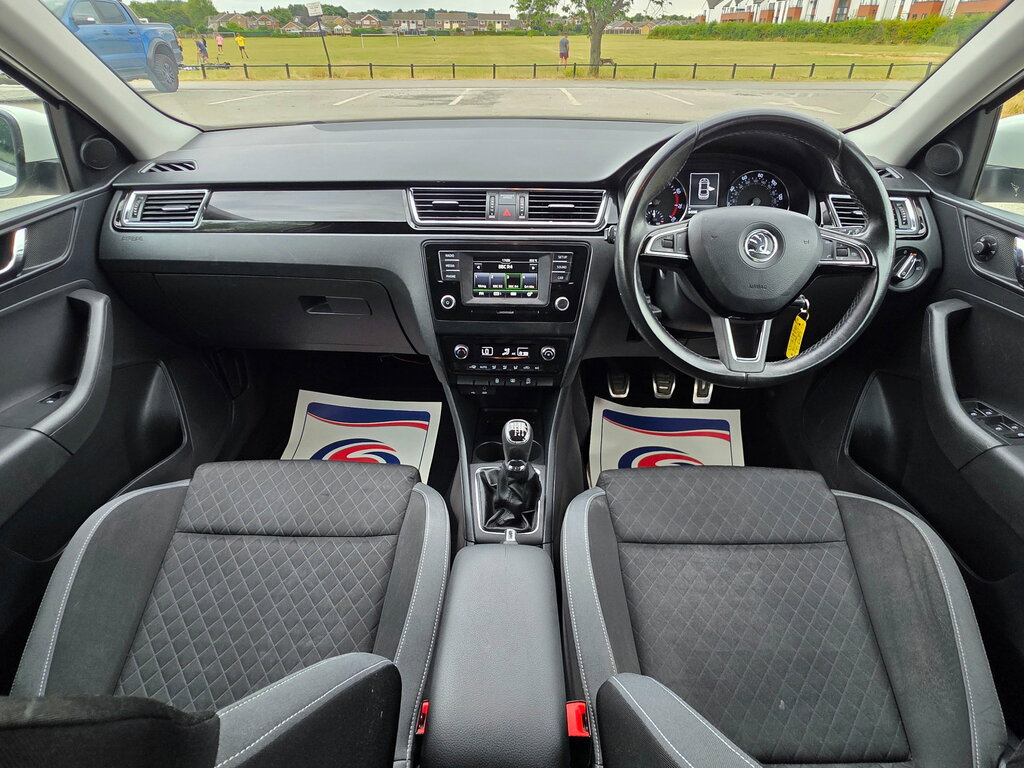 Skoda Rapid 1.2 Tsi 110Ps Sport Hatchback 5-Dr Silver #17