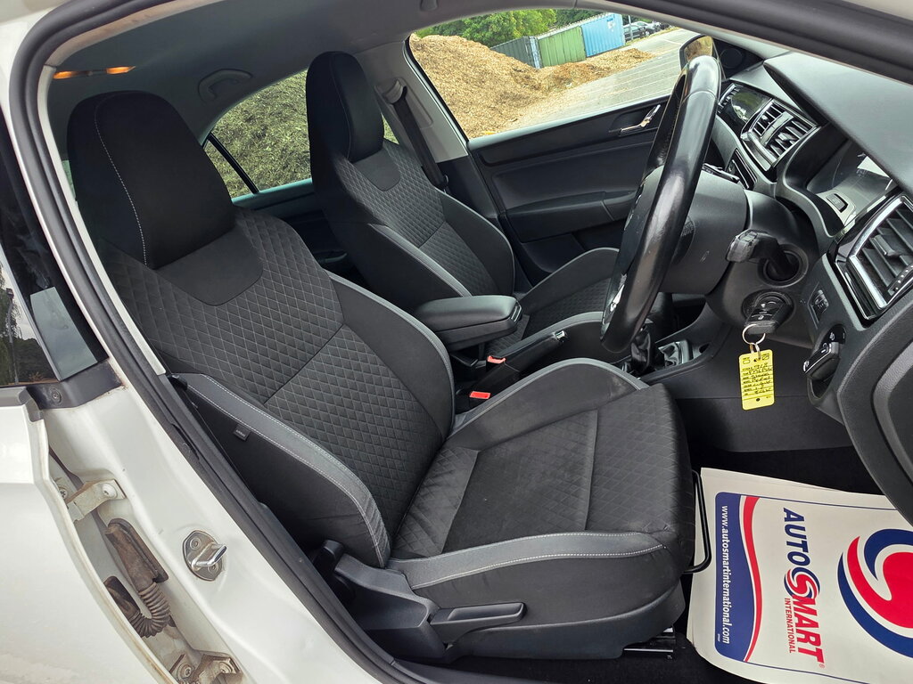 Skoda Rapid 1.2 Tsi 110Ps Sport Hatchback 5-Dr Silver #24
