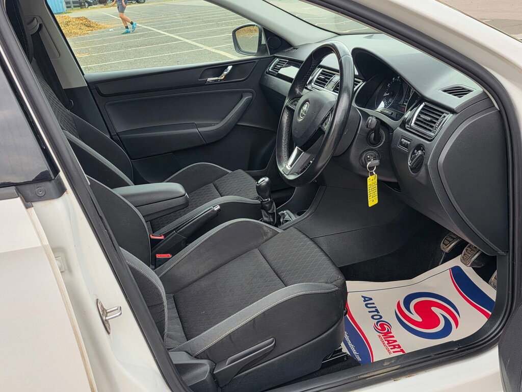 Skoda Rapid 1.2 Tsi 110Ps Sport Hatchback 5-Dr Silver #22