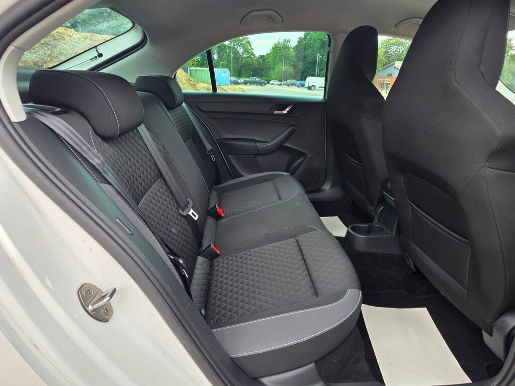 Skoda Rapid 1.2 Tsi 110Ps Sport Hatchback 5-Dr Silver #15