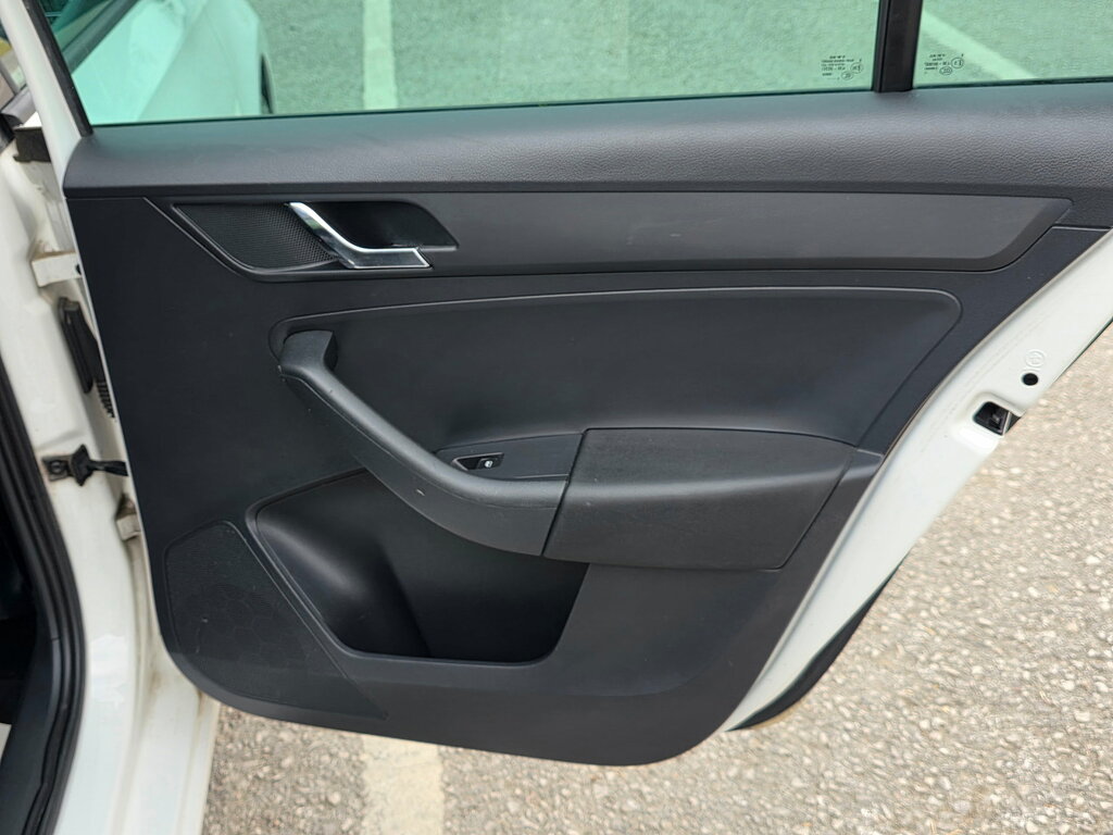 Skoda Rapid 1.2 Tsi 110Ps Sport Hatchback 5-Dr Silver #19