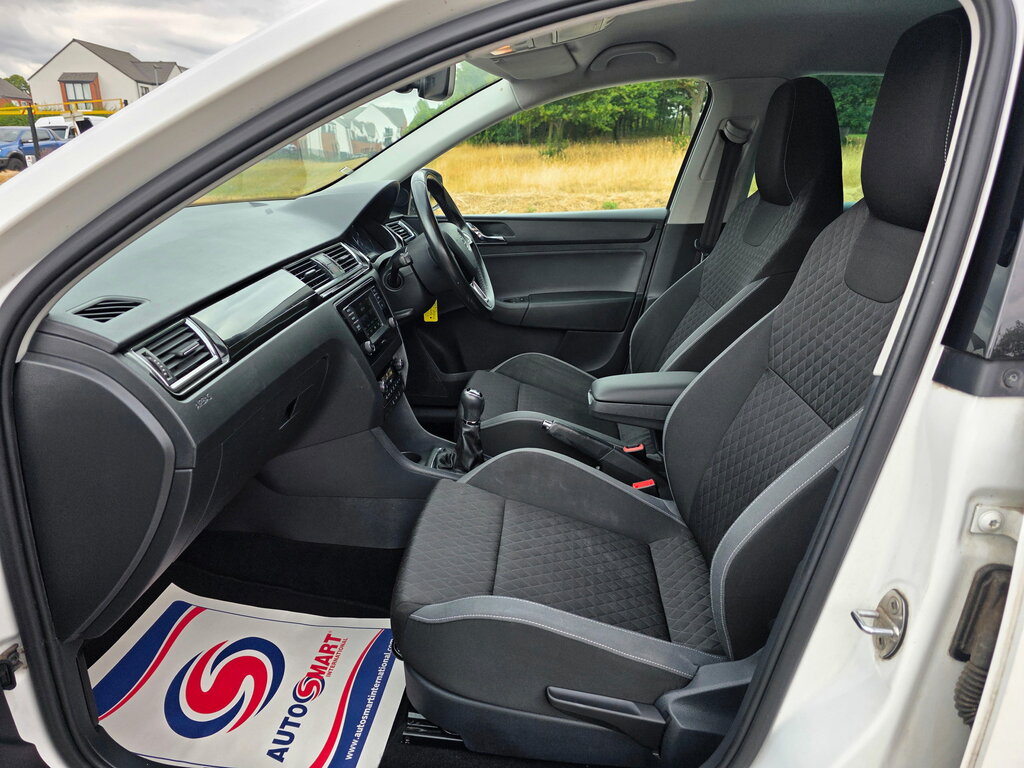 Skoda Rapid 1.2 Tsi 110Ps Sport Hatchback 5-Dr Silver #10