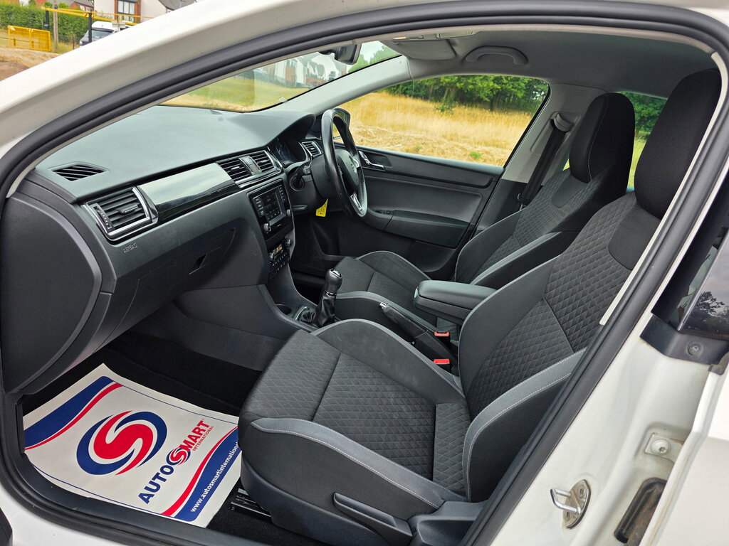 Skoda Rapid 1.2 Tsi 110Ps Sport Hatchback 5-Dr Silver #9