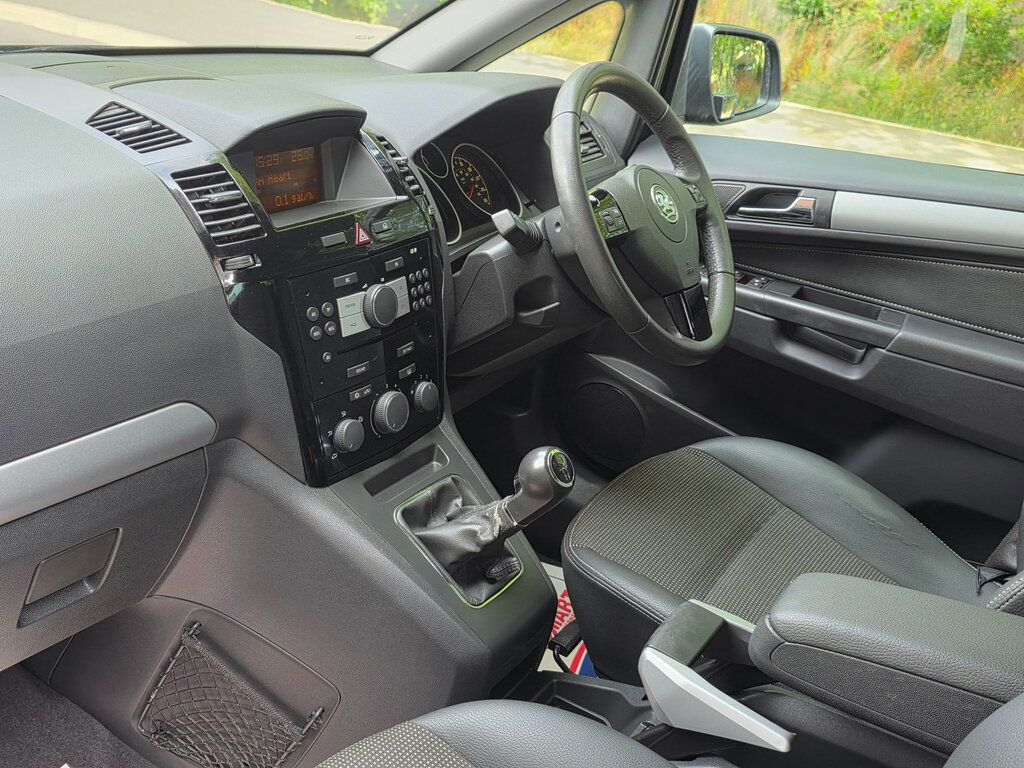 Vauxhall Zafira Exclusiv Cdti Black #11