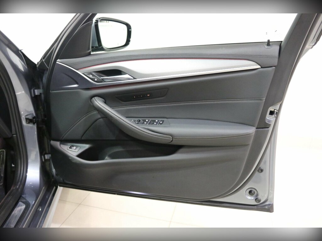 BMW 5 Series M Sport Grey #37