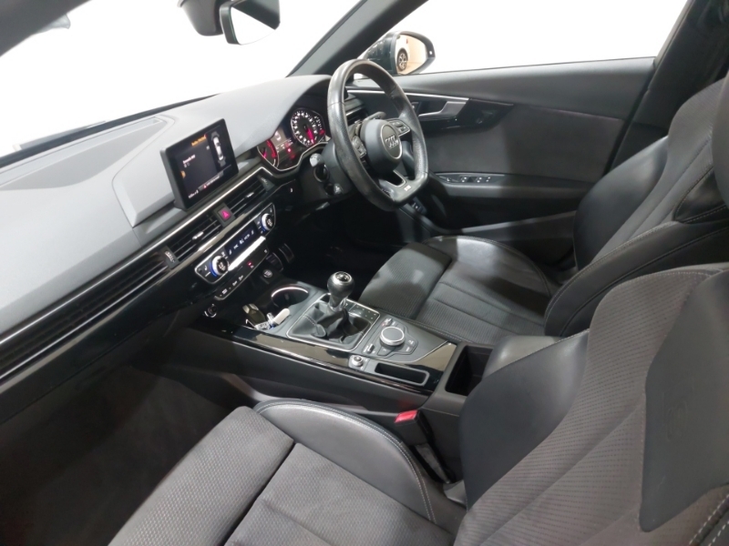 Audi A4 35 Tfsi Black Edition E12JTB Black #5