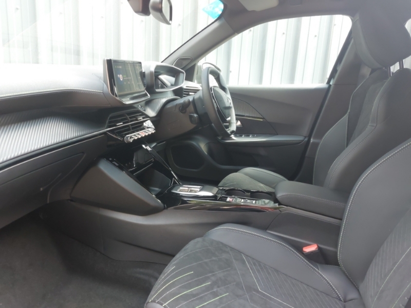 Peugeot 2008 1.2 Puretech 130 Gt Premium Eat8 Black #5