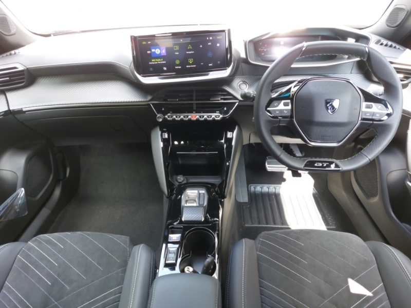 Peugeot 2008 1.2 Puretech 130 Gt Premium Eat8 Black #3