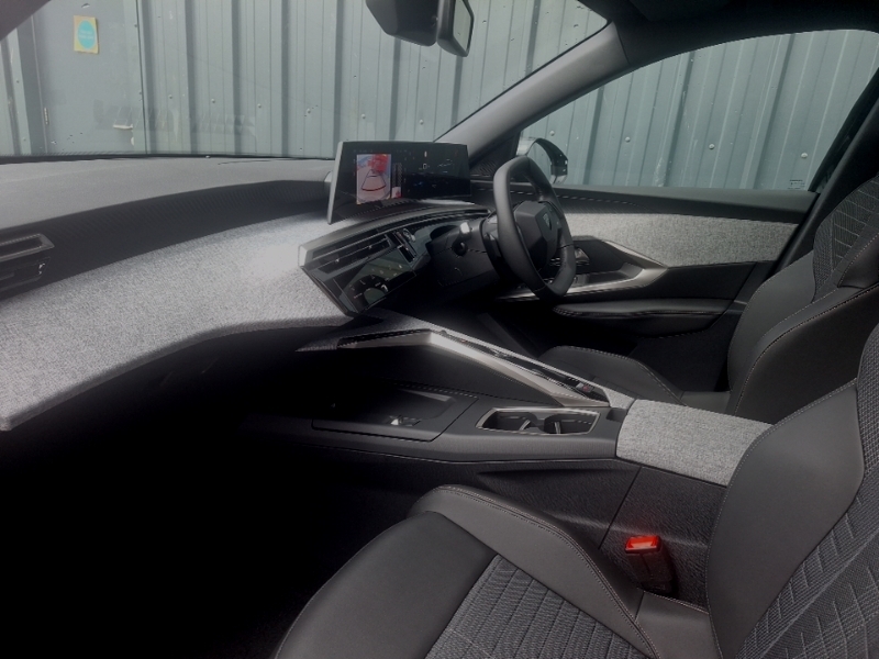 Peugeot 3008 157Kw Allure 73Kwh Black #5