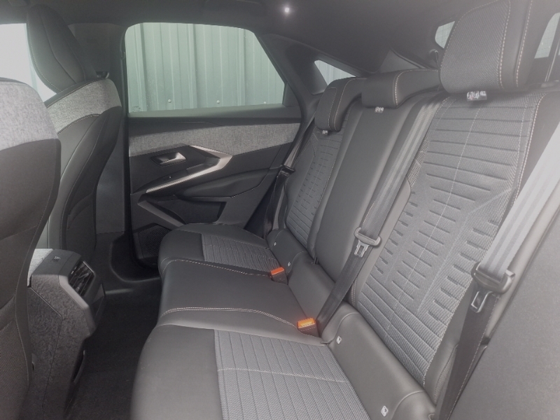 Peugeot 3008 157Kw Allure 73Kwh Black #6