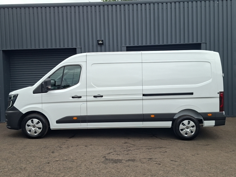 Renault Master Lm35 Blue Dci 150 Advance Medium Roof Van White #4