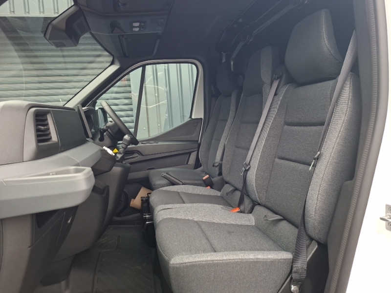 Renault Master Lm35 Blue Dci 150 Advance Medium Roof Van White #5