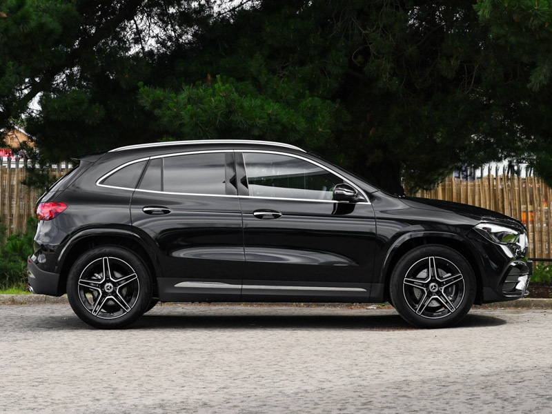 Mercedes-Benz GLA Class Gla 200 Amg Line Executive Black #4